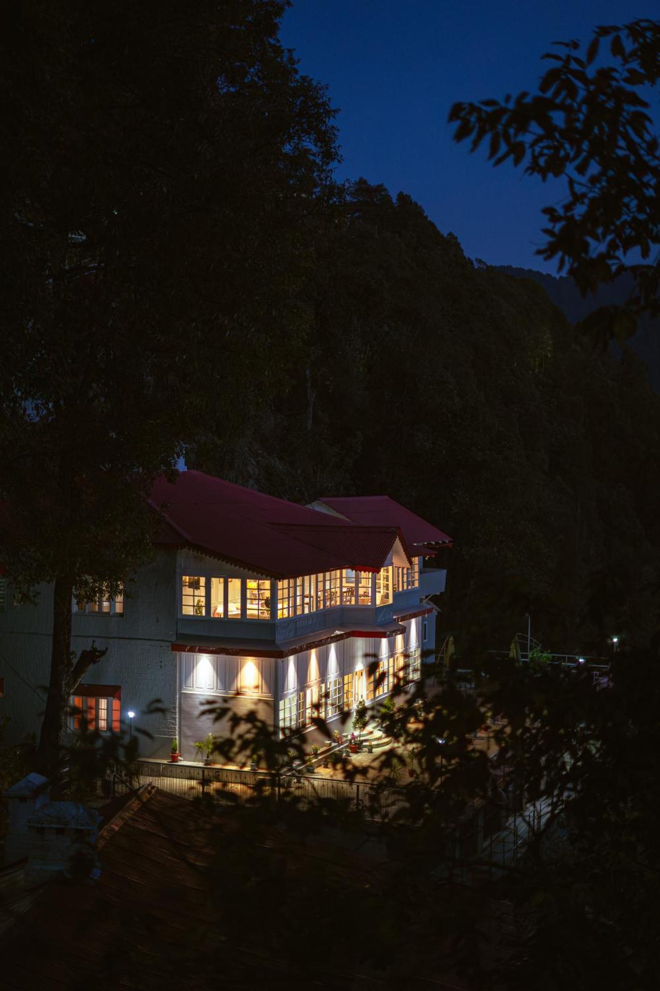 Hotel Crags Далхаузи Экстерьер фото